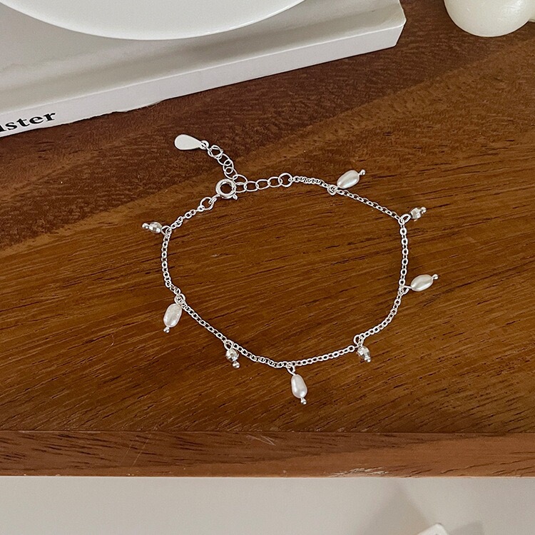 All-Over S925 Sterling Silver Laser-Cut Pearl Tassel Bracelet for Women, Niche Design, Light Luxury, High-End Gift All-Over S925 Sterling Silver Laser-Cut Pearl Tassel Bracelet for Women, Niche Design, Light Luxury, High-End Gift