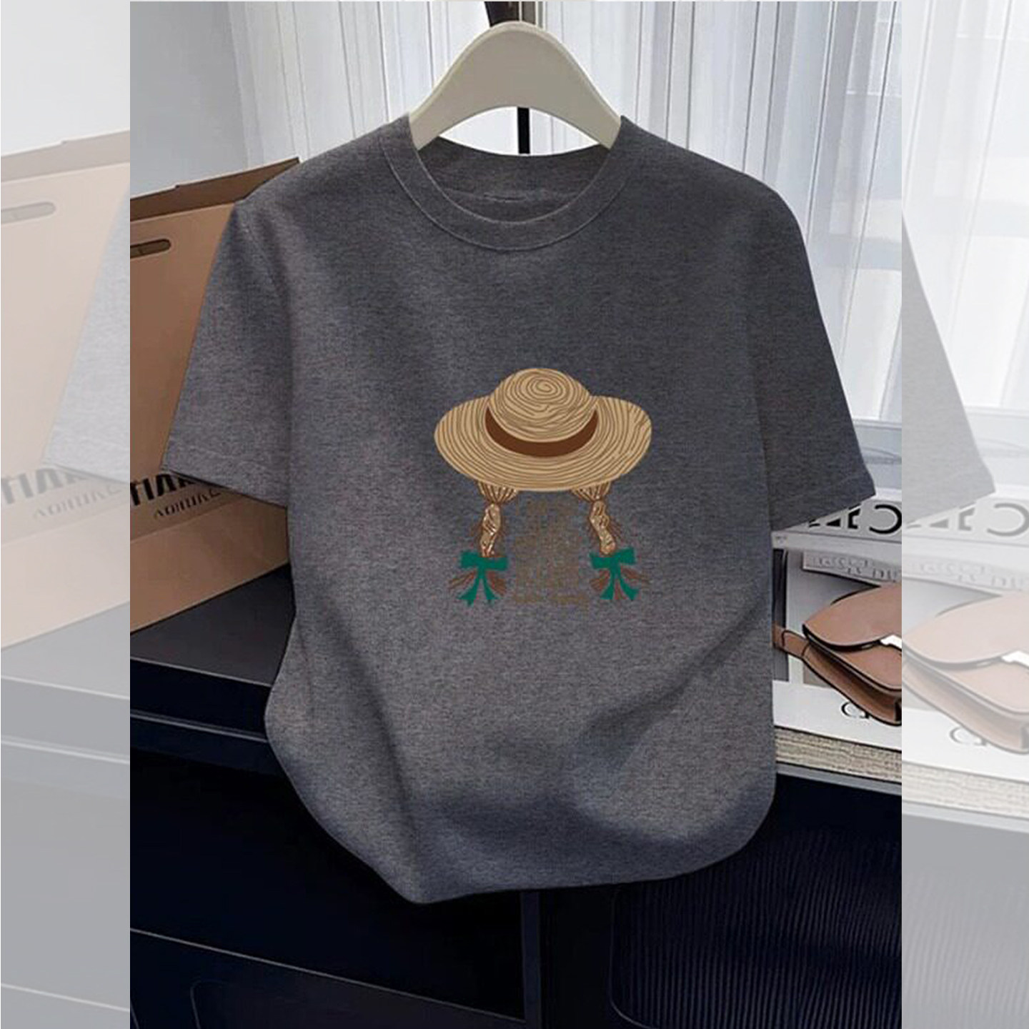 高端大牌深灰色正肩短袖T恤女夏季穿搭休闲时尚2026超火减龄上衣