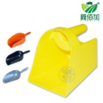 New thickened feed shovel Specially enlarged plastic feeding shovel for breeding Strong and durable feeding shovel for pigs cattle and sheep