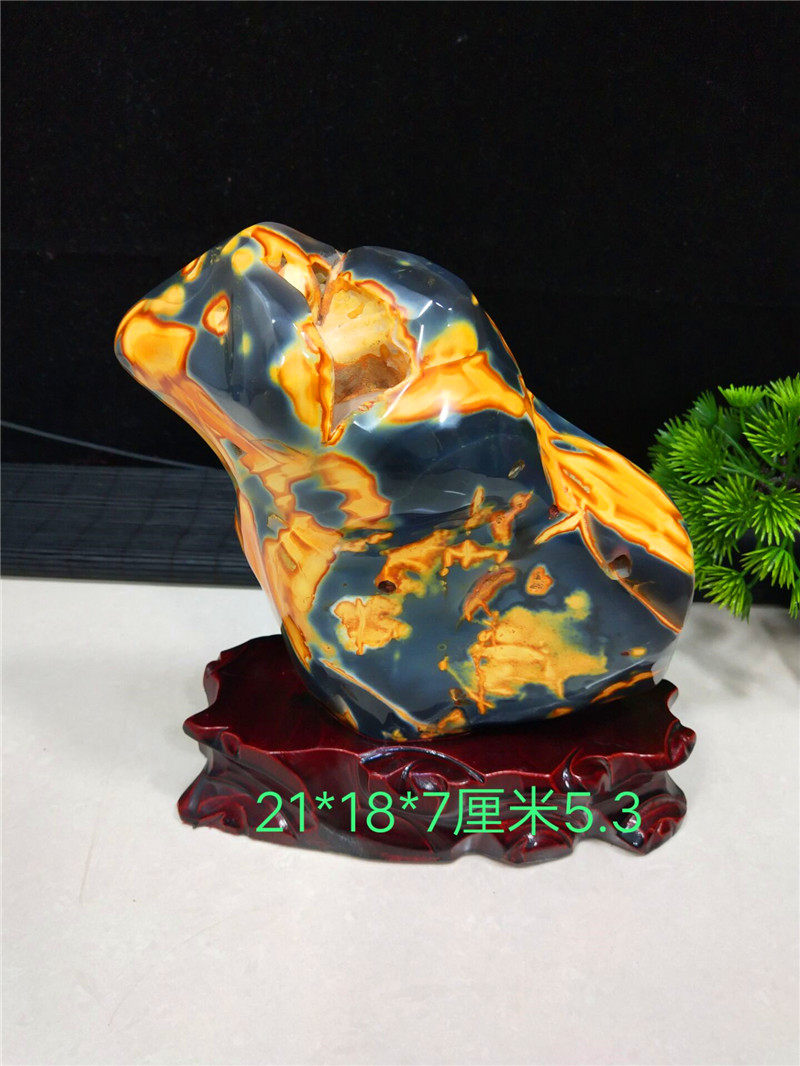 Value-added Madagascar yellow chalcedony Agate rough sightseeing stone Mineral crystal home stone ornaments