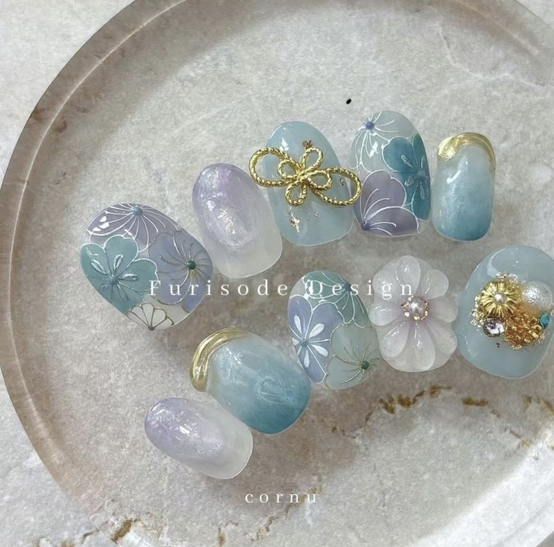 Ice-Clear Sea Salt Blue Handmade Wearable Nails with Hand-Painted Petals, Elegant and Gentle, Brightening Short Style Daily Nail Tips