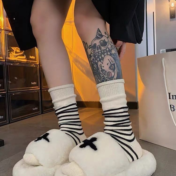 Retro Korean Style Push-Up Socks with Casual Rolled Edges and Stripes, Mid-Length Pile Socks for Autumn and Winter, Paired with Furry Slippers Retro Korean Style Push-Up Socks with Casual Rolled Edges and Stripes, Mid-Length Pile Socks for Autumn and Winter, Paired with Furry Slippers