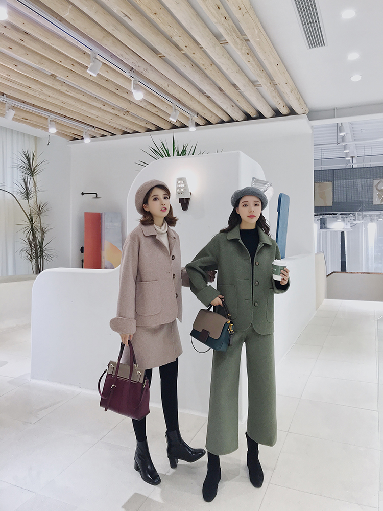 2018 quần váy ngắn đoạn nhỏ Hepburn áo hai mặt cashmere phù hợp với áo ba lỗ len nữ áo khoác lông cừu nữ