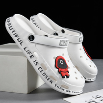 Mens hole shoes summer wear trend Korean version soft bottom non-slip dual-use sandals beach poop feeling Baotou slippers