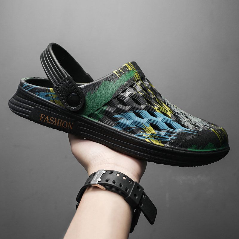 Hole shoes men's 2021 summer new non-slip outer wear thick bottom trend nurse Baotou sandals beach men's slippers