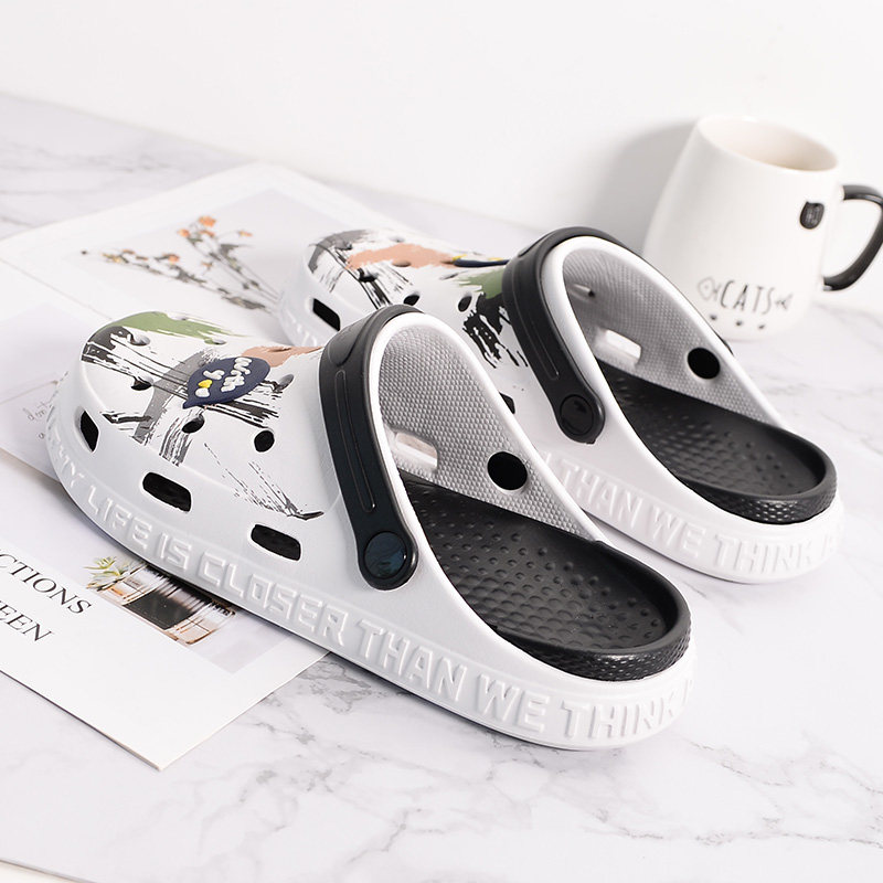 Men's hole shoes 2021 new summer non-slip beach shoes personality outerwear couple slippers men's trendy Baotou sandals