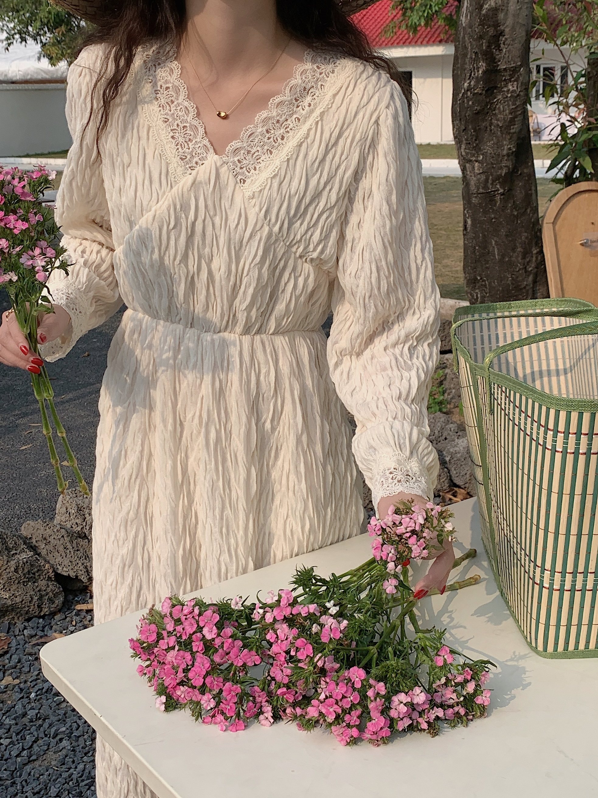 HALO BBING Homemade V-neck long-sleeved high-waisted lace dress 2022 spring new slim lace dress