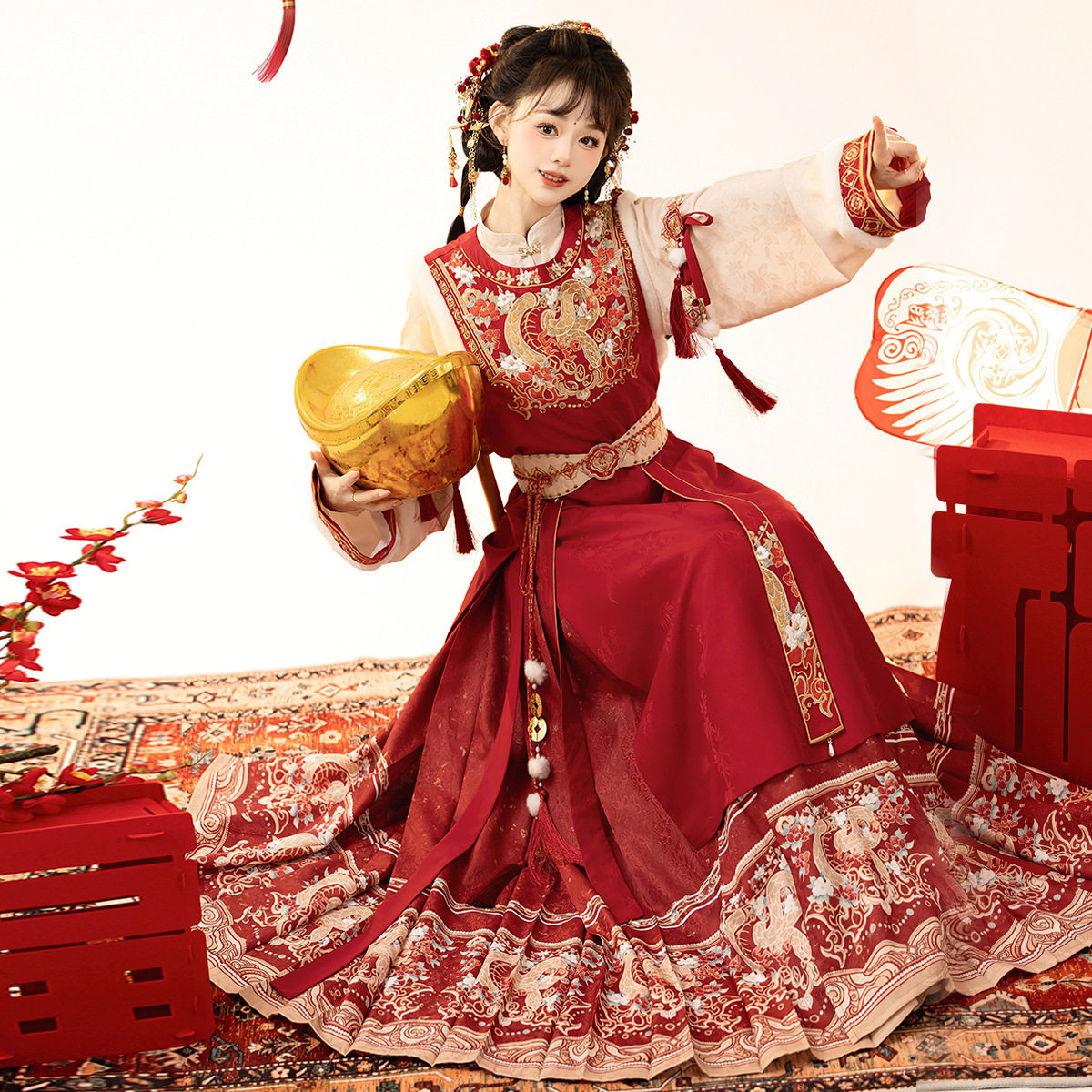 倚梦阁原创祥蛇贺瑞汉服女中国风腰封圆领袍里衣马面裙套装9439