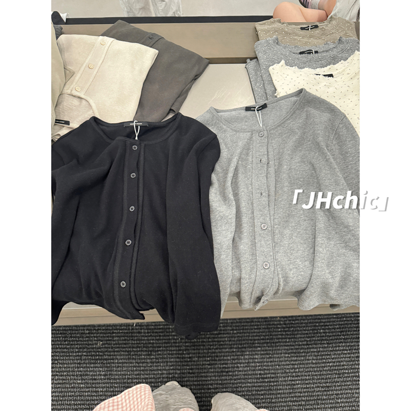About Moon Two-Color Collection Now Available ~ 2026 Autumn New Korean-Style Round-Neck Single-Breasted Cardigan for Women, Casual and Versatile