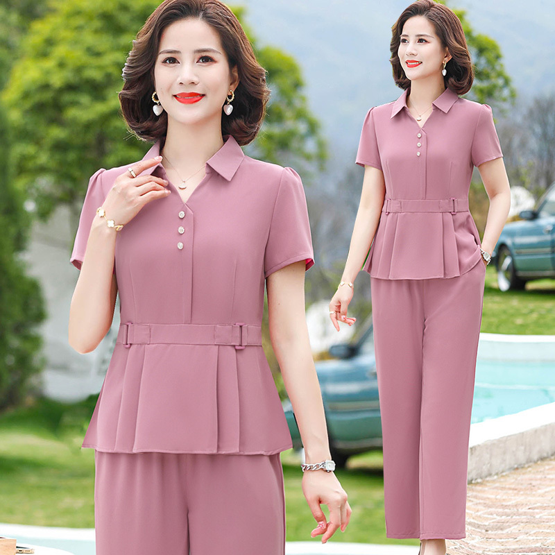 Middle-Aged Mother's Summer Outfit, Stylish Suit, 2026 New Model, Middle-Aged and Elderly Women's Short-Sleeved T-Shirt, Fashionable Two-Piece Set