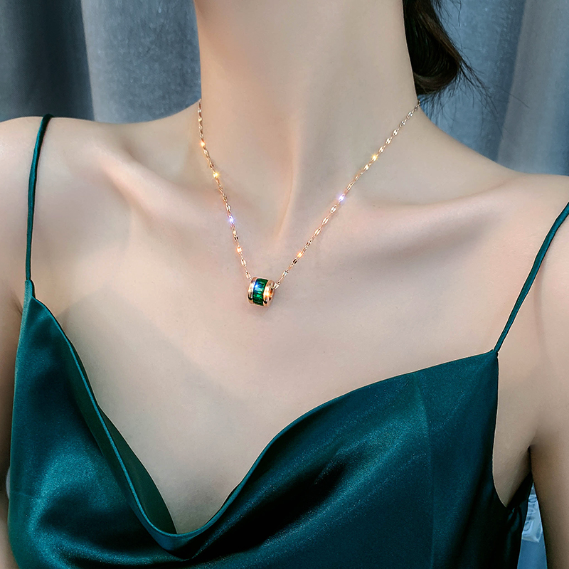 Color gold small waist necklace female 2021 new non-fading clavicle chain net red light luxury niche cold wind pendant female