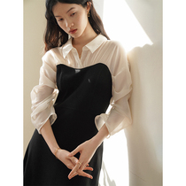 O  Rey-style retro-style retro design with a small crowddress and a small child commute in the middle of a long skirt child summer