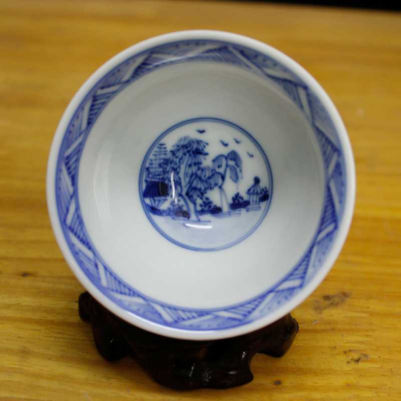 Jingdezhen factory goods stock Out of stock Cultural Revolution porcelain Ogasawara Cup landscape year after year with fish single cup tasting cup
