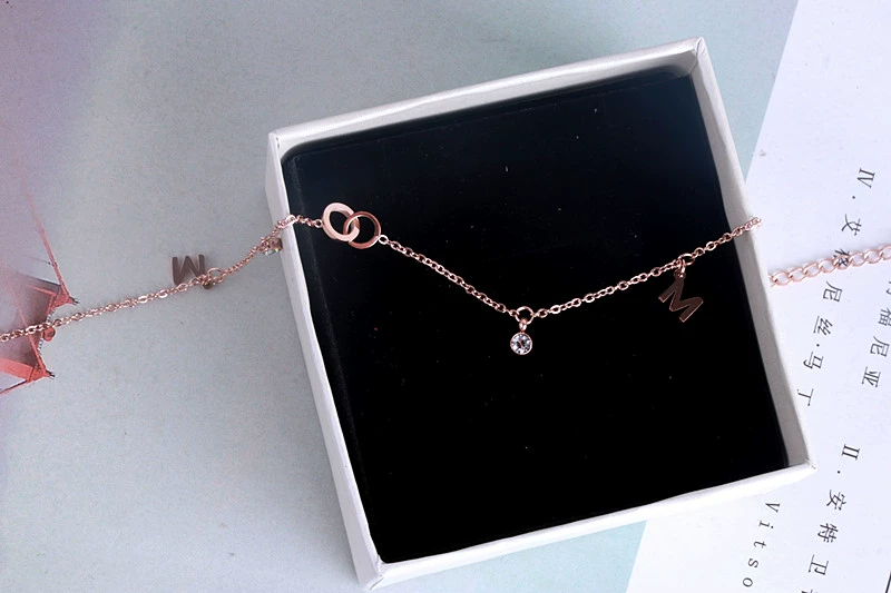 Vòng chân nữ phiên bản tiếng Hàn của nữ sinh đơn giản mặt dây chuyền chuông Sen với âm thanh năm đồng xu vòng chân vàng hồng titan trang trí chân bằng thép vòng chân