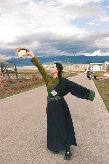 Tibetan Clothing 2024 New Style Tibetan Clothing for Women, Fresh and Elegant Tibetan Style Clothing, Tibetan Robe, Tibet Lhasa Travel Photography Clothing