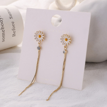 Daisy tassel earrings simple temperament fresh suitable for round face studs 2020 new tidal ear clip without ear hole female