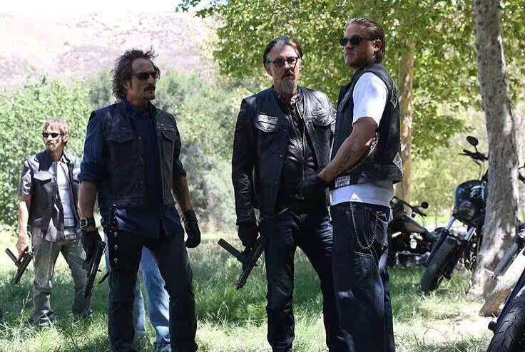 US West Coast bandit helps American retro Halley rider with hand-crafted custom made leather vest vest