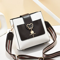 Белый, с медвежатами