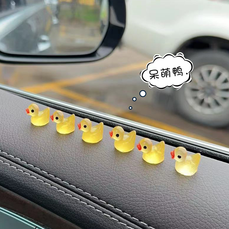 Internet-Famous Little Yellow Duck Car Dashboard and Rearview Mirror Decoration, Small Ornament for Electric Vehicles, Interior Goddess Figurine