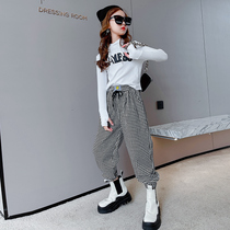 Girls suit 2021 Autumn loaded with new Korean version of the Korean version Childrens tennis red girl child plaid pants two sets of damp