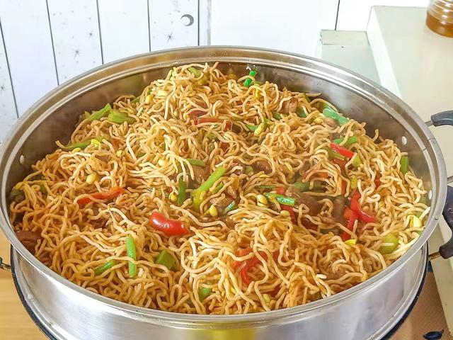 教你在家蒸卤面,夏天吃特别爽,比吃肉香
