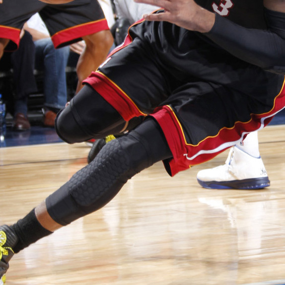 Bóng rổ NBA tổ ong chống va chạm đầu gối thở dài xà cạp thể thao ngoài trời nam và nữ chạy bóng đá thiết bị bảo vệ - Dụng cụ thể thao băng thun gối