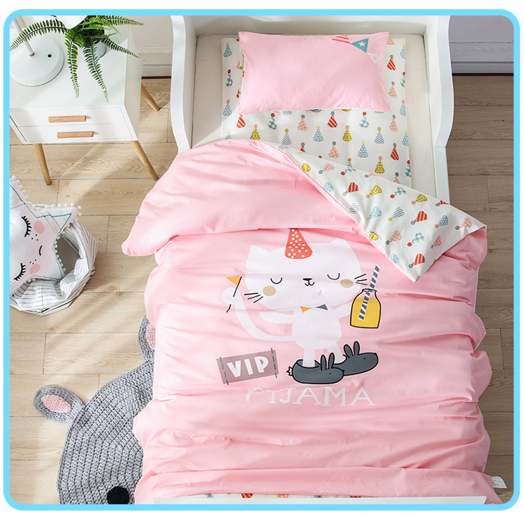 Trẻ em mẫu giáo quilt ba mảnh cotton bé giường ngủ trưa giường em bé sản phẩm giường cotton, cốt lõi có thể được tùy chỉnh