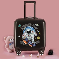 Черный скейтборд, космонавт