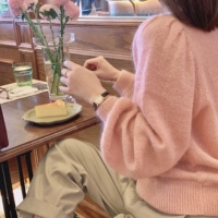 Светло-розовый