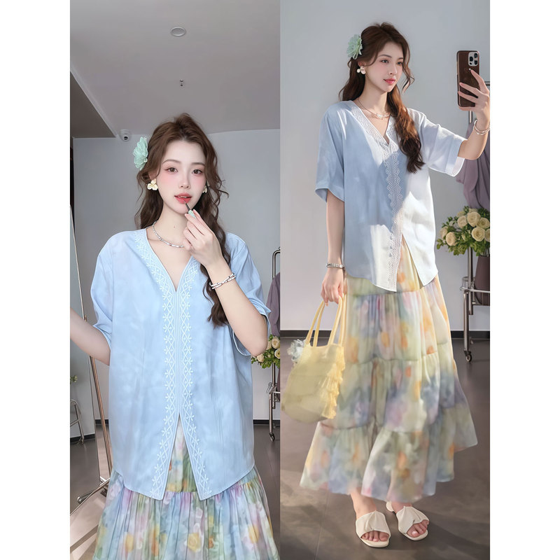 [Romantic Garden] Summer Outfit for Women: Lace Embroidered V-Neck Shirt and Gradient Floral Layered Skirt