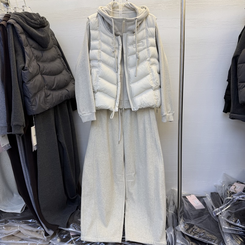 2026 Winter New Arrival: Stylish Graphene Cloud Velvet Vest + Hooded Thickened Zipper Sweatshirt + Wide-Leg Pants