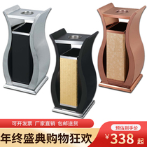 Creative such as the word trash can elevator entrance against the wall ash bucket hotel high-end ash bucket noble concubine sitting on the ground ash bucket