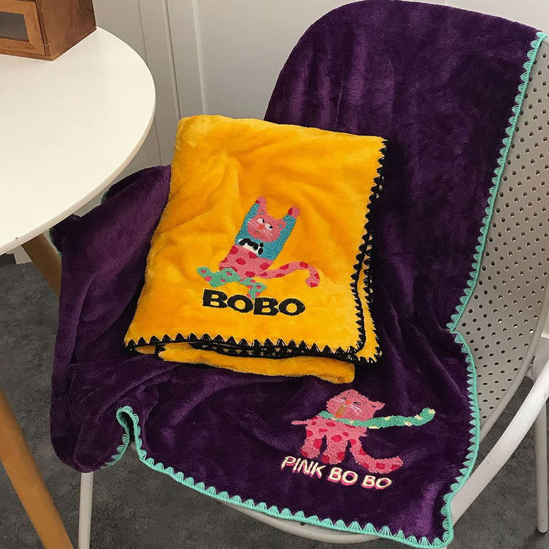 Embroidered Cat Bath Towel, Couple Style, Can Be Wrapped Around, High Aesthetic Value, Home Use, Thickened Coral Fleece Towel, Women's Absorbent and Quick-Drying