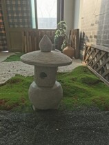 Stone lantern shows the freight remake of a single pat on the other