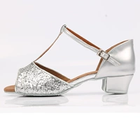 Серебряные блестки для ногтей