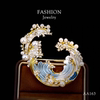 Wave-Pattern Imitation Pearl Brooch, Exquisite and High-End Corsage, Light Luxury, Elegant and Vintage Suit Pin, High-End