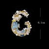 Wave-Pattern Imitation Pearl Brooch, Exquisite and High-End Corsage, Light Luxury, Elegant and Vintage Suit Pin, High-End