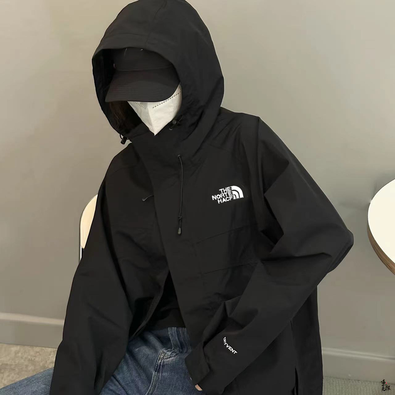 70% off Special Zone】Us Version 1990 Jacket for Men and Women with Hood, Embroidery, Can Be Equipped with Liner, Waterproof Outdoor Jacket