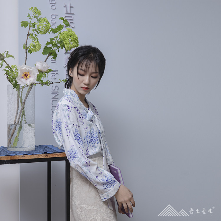 My native spring and summer new product Recommended embroidered floral printed Miansilk fabric floating with a female blouse for women's shirts