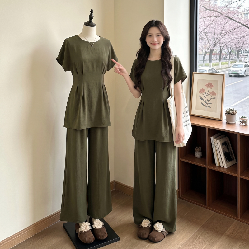 Plus-Size Women's Clothing 2026 Super Trendy Outfit, a Complete Summer Set for Chubby Women, High-End Green Waist-Cinching Short-Sleeve Two-Piece Suit with Pants Plus-Size Women's Clothing 2026 Super Trendy Outfit, a Complete Summer Set for Chubby Women, High-End Green Waist-Cinching Short-Sleeve Two-Piece Suit with Pants