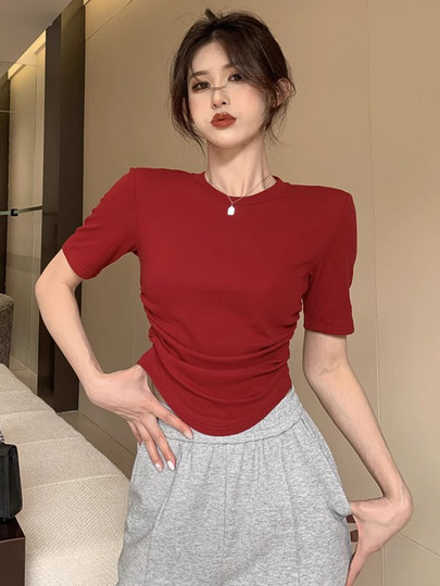 红色垫肩短袖t恤女装夏季2025新款弧形下摆褶皱收腰半袖短款上衣