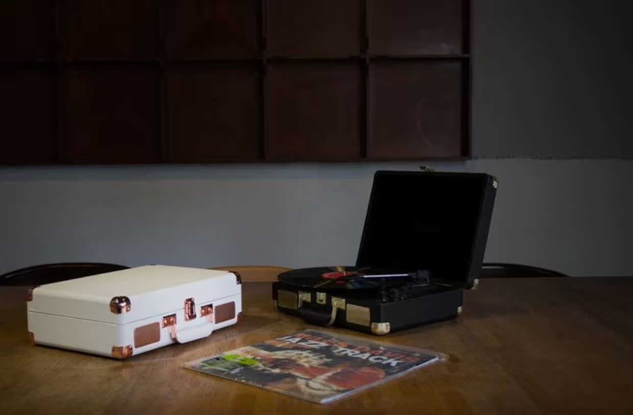 đầu đĩa than clearaudio concept	 Phát hiện tại Hoa Kỳ goodmans retro vinyl player player Máy ghi âm Bluetooth lp Máy ghi âm cầm tay Ouyang Nana - Máy hát đầu đĩa than pioneer pl 50