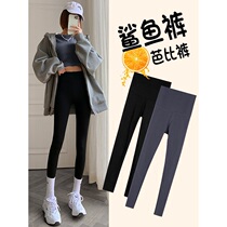 Shark skin beating bottom pants woman outside wearing autumn and winter plus suede high waist tight elastic slim leg close-up hip yoga Barbie pants