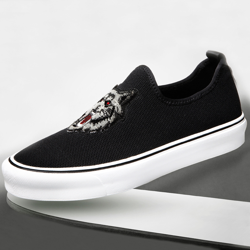 Spring men's shoes sails shoes men's Korean version trends One foot pedal sloth casual board shoes bean-bean shoes men cloth shoes black