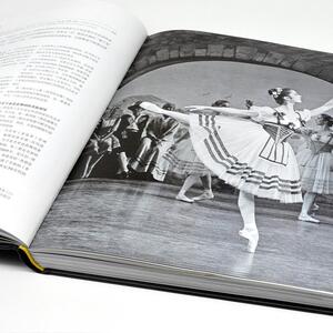百年芭蕾 足尖上的艺术 英国DK出版社(Dorling Kindersley Limited) 著 张晓美 译 戏剧、舞蹈 艺术 华中科技大学出版社