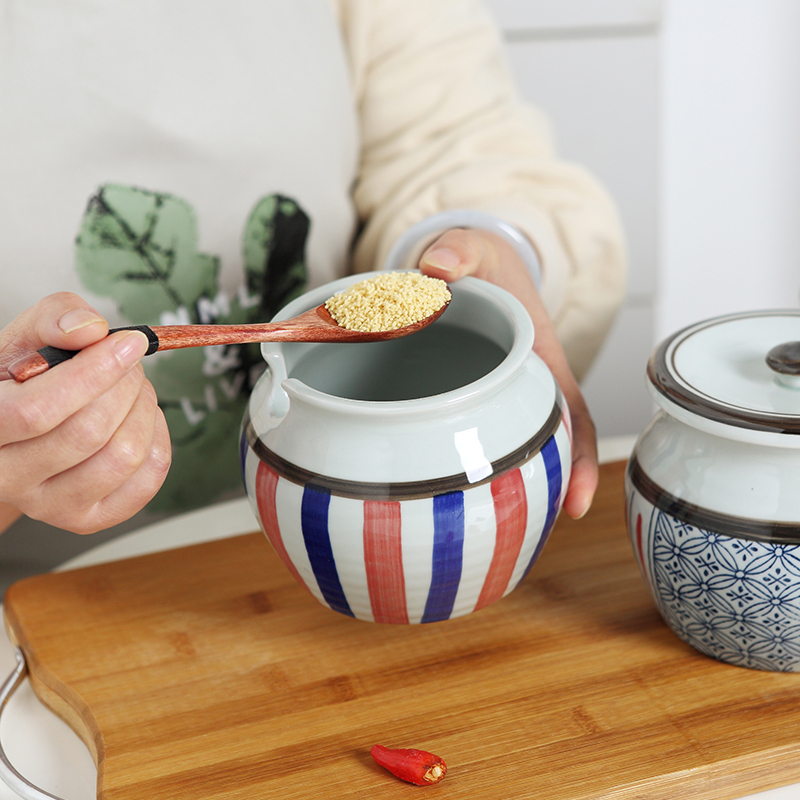 Large household condiment jar ceramic with cover creative caster single seasoning box of Large capacity receive a pot in the kitchen