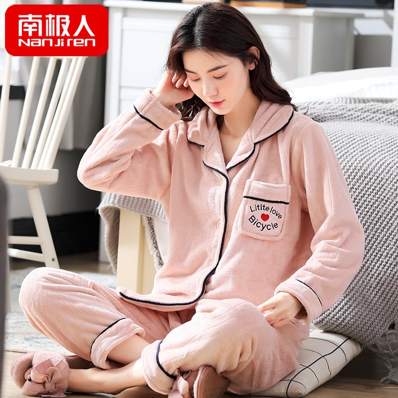 bộ đồ ngủ nhung san hô Ladies mùa xuân và mùa thu cộng với áo nịt nhung dày có thể mặc mùa đông nhà quần áo flannel phù hợp.