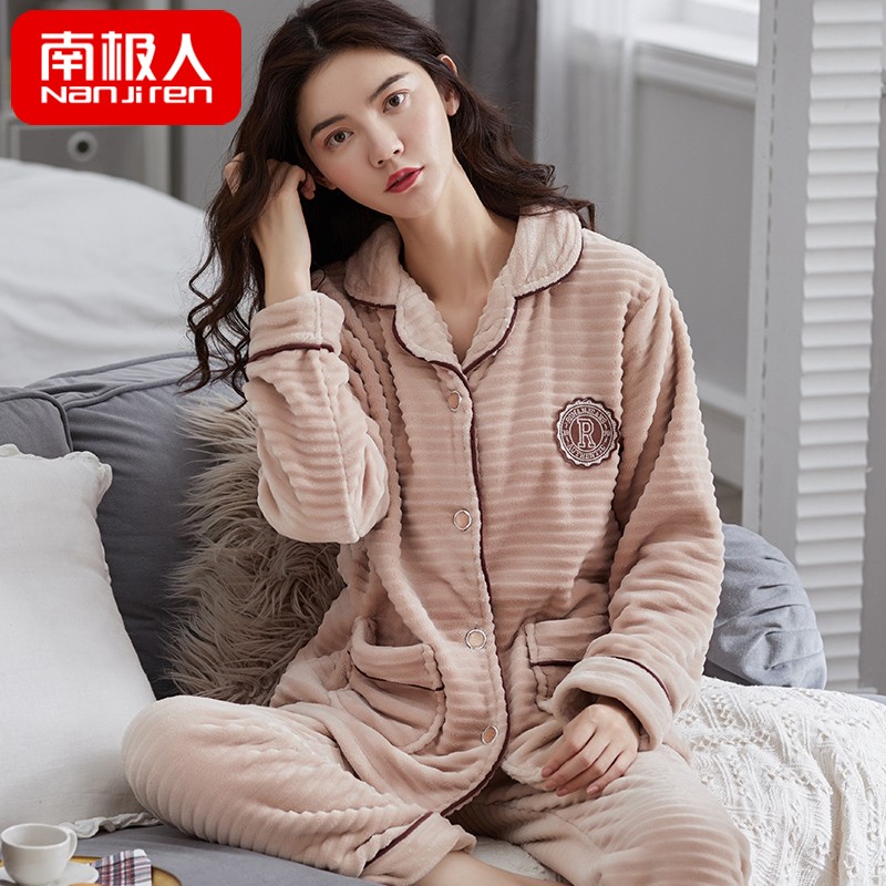 bộ đồ ngủ nhung san hô Ladies mùa xuân và mùa thu cộng với áo nịt nhung dày có thể mặc mùa đông nhà quần áo flannel phù hợp.