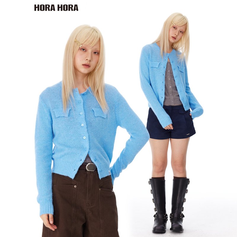 Horahora Retro Clear Sky Blue Wool Short Long-Sleeved Button Round Neck Pocket-Decorated Sweater Knitted Cardigan Horahora Retro Clear Sky Blue Wool Short Long-Sleeved Button Round Neck Pocket-Decorated Sweater Knitted Cardigan