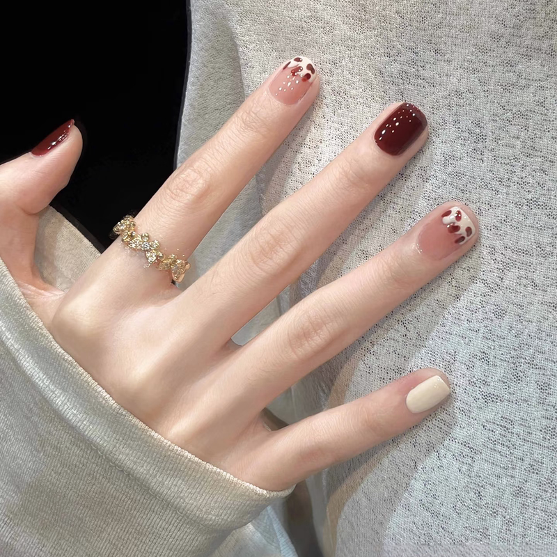 Purely Handmade Wearable Nails, Popular New Nail Art on Xiaohongshu for Spring and Summer, Short Style That Makes Hands Look Fairer, Pure and Desirable Fake Nail Tips for Girls